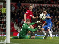 Chelsea vs Man Utd: Nỗi ám ảnh mang tên Chicharito