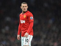 Đồng đội thỏa sức ăn chơi, Rooney ở nhà “tự kỷ”