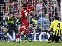 Làng báo thế giới tung hô Bayern và Robben