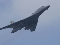 Ngắm dàn máy bay ném bom 'khủng' của Nga tại căn cứ không quân
