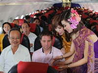 Vé 100.000 đồng của VietJetAir gây "sóng gió"