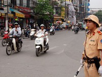 Bình Thuận tuyển nữ cảnh sát đứng chốt giao thông