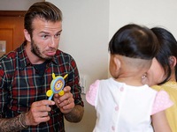 Đến Trung Quốc, Victoria bất ngờ… “bơ” David Beckham