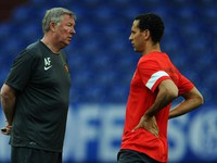 Án phạt treo lơ lửng trên đầu Sir Alex