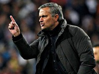Jose Mourinho lại chơi trò “tẩy thẻ”