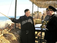 Thế giới 'sôi sục', binh sĩ Triều Tiên bình thản trồng lúa