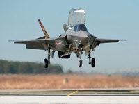 F-35B phải cầu cứu máy bay Harrier của Anh