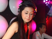 DJ Tít tung loạt ảnh bikini cực nóng bỏng