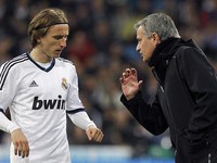 Có là Mourinho thì Abram vẫn cứ tàn nhẫn