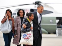 Tổng thống Obama 'khoe' ảnh để mái hiển nhi