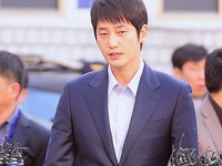 Park Shi Hoo trượt đề cử giải Baeksang vì scandal cưỡng dâm