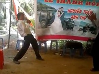 Tranh cãi quanh việc “Hãy rời văn phòng đúng giờ”