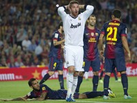 Real đè bẹp Levante, Barca hủy diệt Mallorca