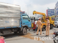 Lật xe du lịch tại Lào, 3 người chết, 33 người Việt Nam bị thương