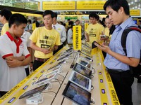 Cận cảnh smartphone sản xuất đầu tiên tại Việt Nam