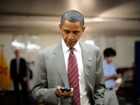 Năm 2012, ông Obama kiếm được bao nhiêu từ 'nghề' Tổng thống?