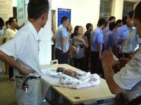 Trung Quốc: “Độc chiêu” bịt miệng dân bằng “Tiền cứu trợ nhân đạo”