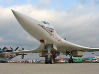 Cận cảnh ‘sát thủ tàu sân bay’ Tu-22M3 của Không quân Nga