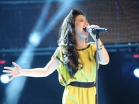 Xem cô gái giống Hương Tràm nhưng xinh đẹp hơn tại The Voice 2013