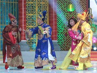 &apos;Báo giấy, báo mạng quây đánh Táo Quân 2014 không thiếu ngón gì