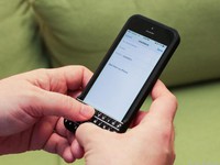 Cận cảnh phụ kiện biến iPhone thành BlackBerry