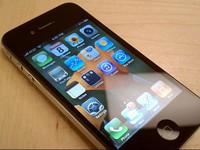 Apple quyết đấu BlackBerry, giảm giá iPhone 4 còn 7,4 triệu