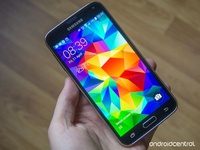 Galaxy S5 quá xấu, Samsung... trảm nhà thiết kế