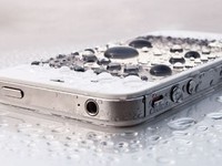 Cách cấp cứu nhanh cho điện thoại bị rơi nước