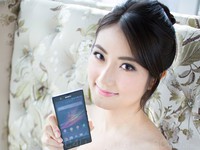 Hot girl xinh đẹp bên siêu phẩm Sony Xperia Z2