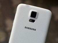 Galaxy S5 vừa ra, hàng xách tay quay đầu giảm giá