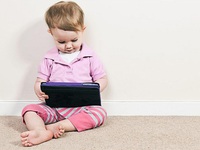 Dùng iPad nhiều, trẻ em có thể phát triển ngôn ngữ kém