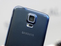 Samsung &apos;chữa cháy cho Galaxy S5 bằng phiên bản vỏ kim loại