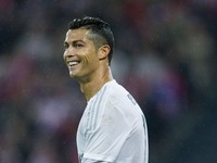 Vỡ mộng đóng phim, Ronaldo vẫn bỏ túi 20 triệu euro