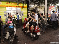 Việt Nam bây giờ: "Xếp hàng làm gì cho mất thì giờ"