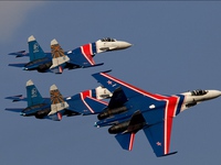 Màn trình diễn đỉnh cao của phi đội Hiệp sĩ Nga tại LIMA 2013