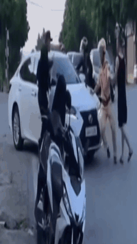 Nữ tài xế xe Lexus chốt cửa, tăng ga bỏ chạy khi đang làm việc với CSGT: Đã tìm ra danh tính