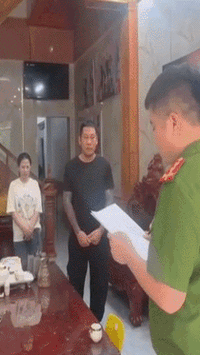 Thi hành lệnh khám xét chỗ ở, bắt tạm giam đối tượng làm phim ngắn Lê Thế Hưng SN 1985
