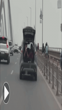 Danh tính lái xe chở người trong cốp ô tô đi công khai trên đường gây bức xúc