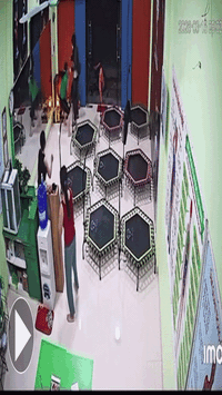Khoảnh khắc kinh hoàng tại một phòng tập lúc 5h sáng do camera ghi lại