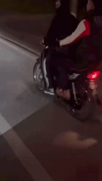 6 thanh niên bốc đầu xe máy nhận “cái kết đắng”: Dính 6 lỗi, tịch thu 3 xe