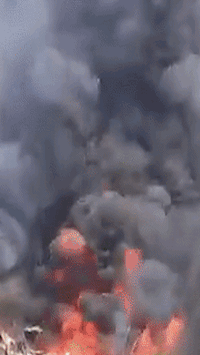 Khoảnh khắc thảm khốc máy bay quân sự C-130 Colombia chở 121 người rơi phát nổ ít nhất 34 người chết