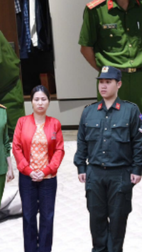 Hình ảnh 'nóng': Hơn 200 cảnh sát đột kích trong đêm, bắt giữ nhiều giám đốc cầm đầu băng nhóm “xã hội đen”