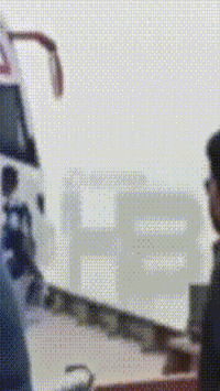 Khoảnh khắc thảm kịch xe khách chở nhiều người trong cùng gia đình rơi sông, 16 người tử vong