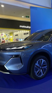 Geely EX5 vừa ra mắt Việt Nam: Trang bị “nhỉnh” hơn CX-5, Tucson, có ADAS và hybrid