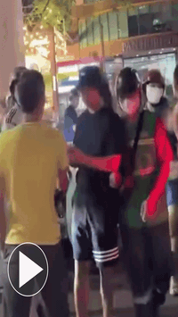 Hiện trường vụ nữ tài xế Grab bị cặp đôi hành hung trên đường Xuân Thủy, Hà Nội