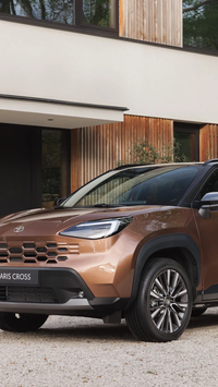 Toyota Yaris Cross 2026 ra mắt: Mặt tiền như Corolla Cross và động cơ hybrid mạnh mẽ