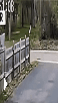 Khoảnh khắc máy bay hạng nhẹ lao đầu xuống đất và phát nổ khiến nữ nghị sĩ Mỹ thiệt mạng