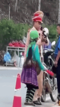 Cảnh tượng lạ lùng chưa từng có tại chốt kiểm tra nồng độ cồn của CSGT