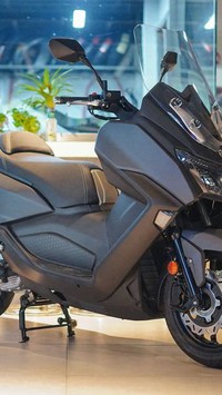 SYM MaxSym 400 gây chú ý với động cơ 400cc, cốp rộng hơn Honda Lead