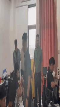 Cận cảnh giây phút công an ập vào sào huyệt băng nhóm lừa đảo trên 1.500 tỷ đồng